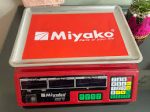 Miyako Commercial Weight Scale, Digital Weight Machine, Price Computing Scale with Tare Function 40 kg Digital Large LCD Display Touch Control The Easy way to control your Weight Fashionable Style AUTO ON/OFF function Capacity: 1 gm-40 kg Easy to read